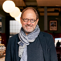 portrait de Pierre Krol, dessinateur et caricaturiste belge